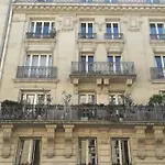 Au Coeur De Paris Au Pied De Notre Dame Studio Equipe Salle De Bains Wc Calme Clair Type Cabine Clim Ascenseur