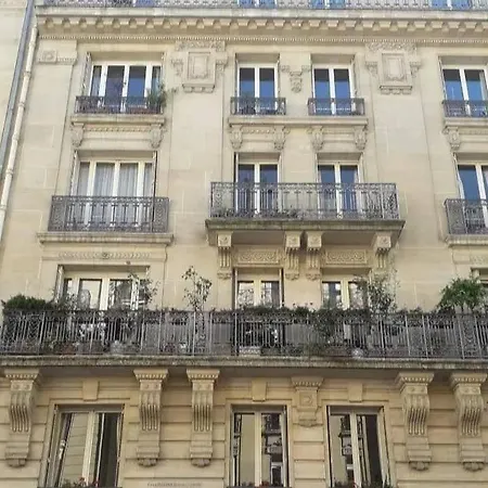 Au Coeur De Au Pied De Notre Dame Equipe Salle De Bains Wc Calme Clair Type Clim Ascenseur Parigi