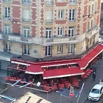 Au Coeur De Paris Au Pied De Notre Dame Studio Equipe Salle De Bains Wc Calme Clair Type Cabine Clim Ascenseur